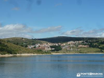 Descendiendo el Río Aceña; excursiones para grupos la bola del mundo madrid